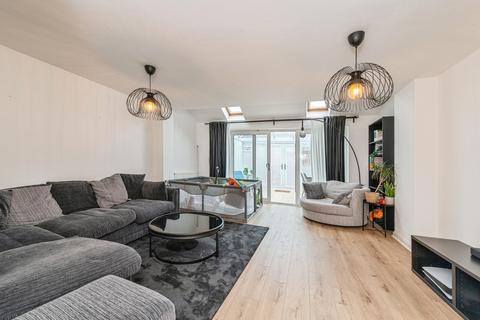 3 bedroom semi-detached house for sale, Jilling Gardens, West Yorkshire WF12