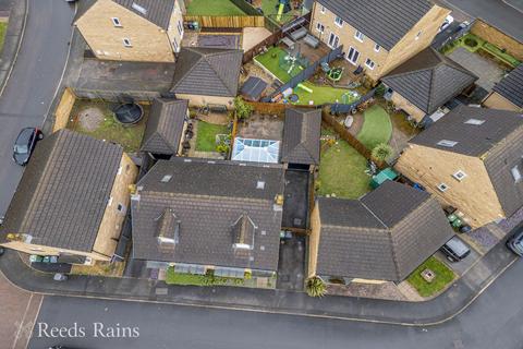 3 bedroom semi-detached house for sale, Jilling Gardens, West Yorkshire WF12