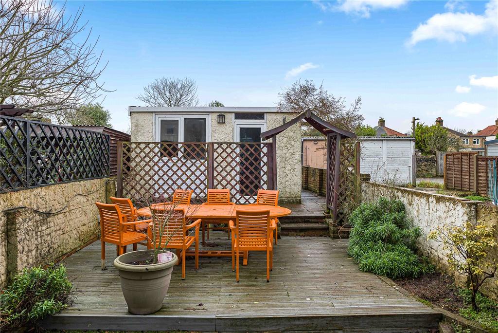 Rear Decking Area