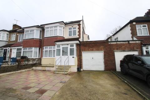 5 bedroom end of terrace house to rent, Turner Road, Edgware, HA8