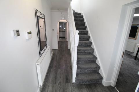 5 bedroom end of terrace house to rent, Turner Road, Edgware, HA8