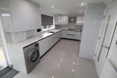 5 bedroom end of terrace house to rent, Turner Road, Edgware, HA8