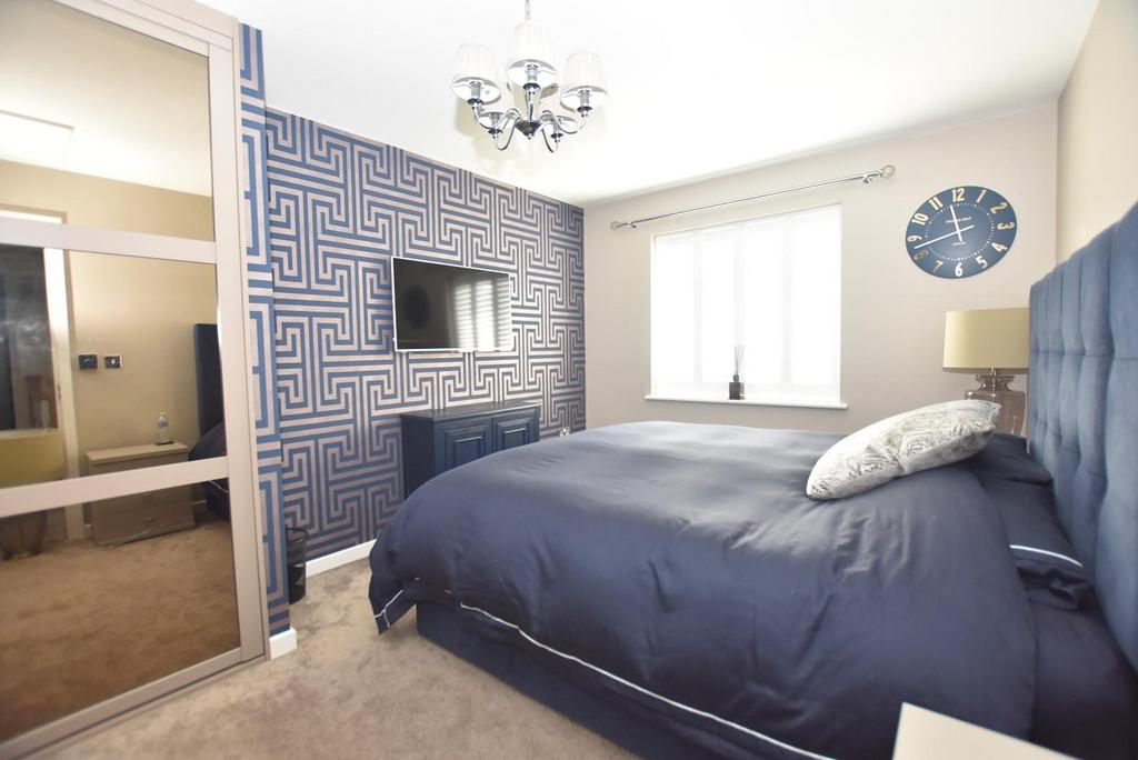 Bedroom 1 (2).JPG