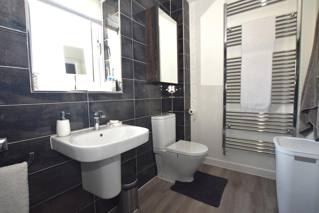 Ensuite.JPG