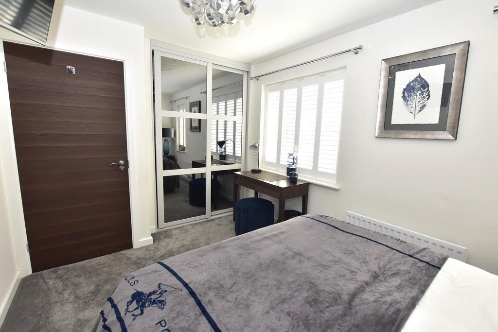 Bedroom 2 (3).JPG