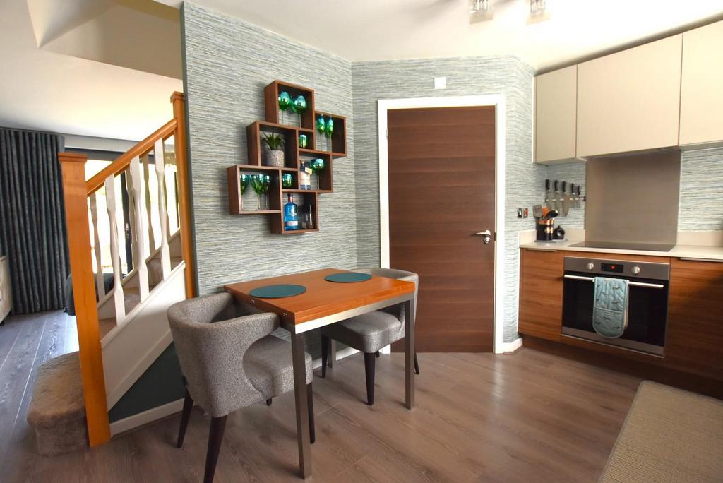 Kitchen (2).JPG