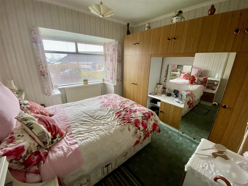 Bramleys Estate Agents - Hepworth Drive - Mirfield