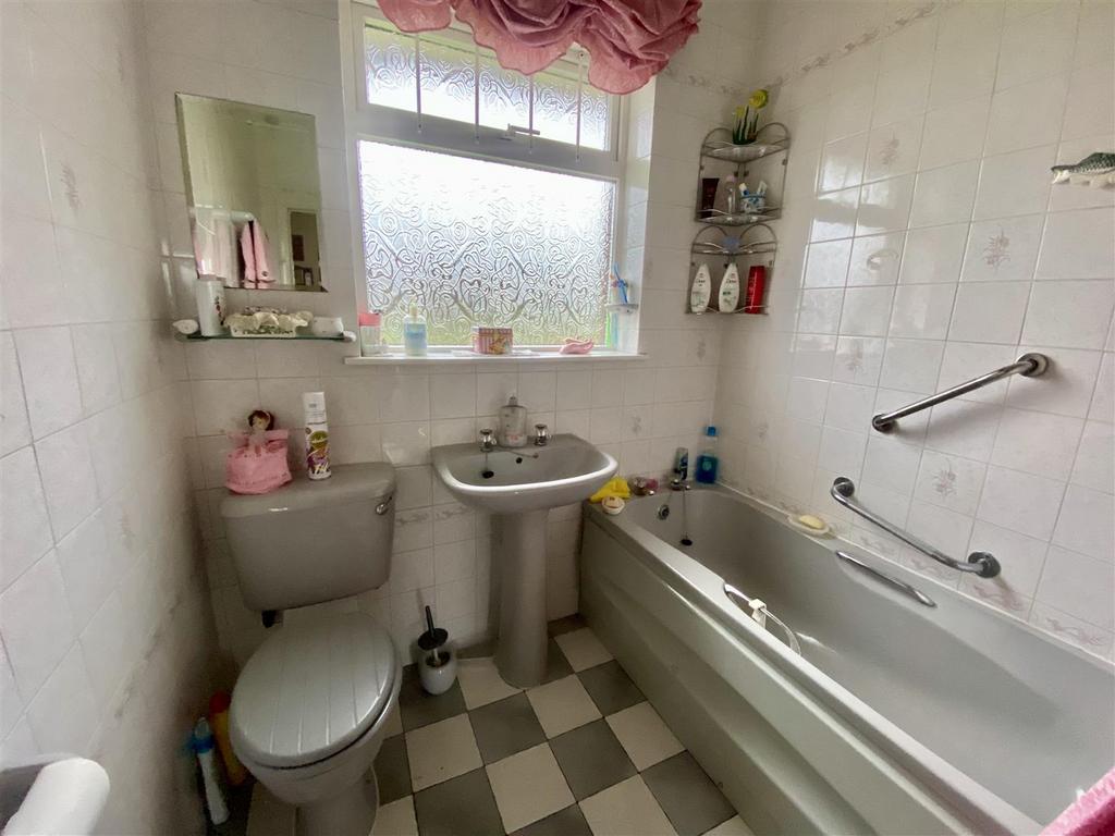 Bramleys Estate Agents - Hepworth Drive - Mirfield