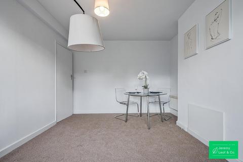 2 bedroom flat for sale, Beech Lawns, Torrington Park, London