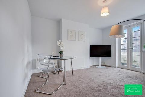 2 bedroom flat for sale, Beech Lawns, Torrington Park, London