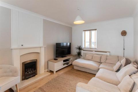 3 bedroom detached house to rent, Manor Farm Close, Haverhill CB9