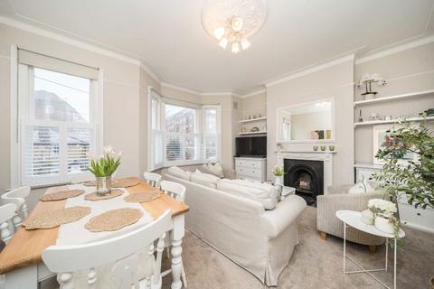 2 bedroom flat for sale, Allfarthing Lane, London SW18
