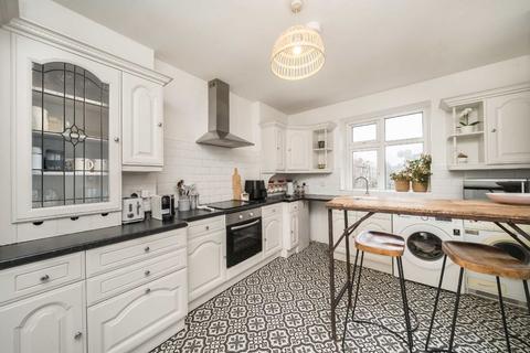 2 bedroom flat for sale, Allfarthing Lane, London SW18