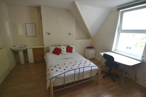 5 bedroom semi-detached house to rent, Castle Boulevard (5 Bed), Nottingham NG7