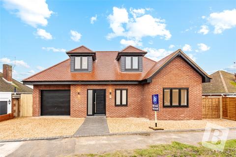 2 bedroom detached house for sale, Mascalls Gardens, Brentwood, Essex, CM14