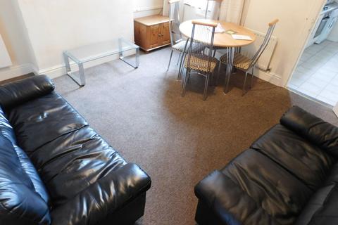4 bedroom terraced house to rent, Charterhouse, Coventry CV1