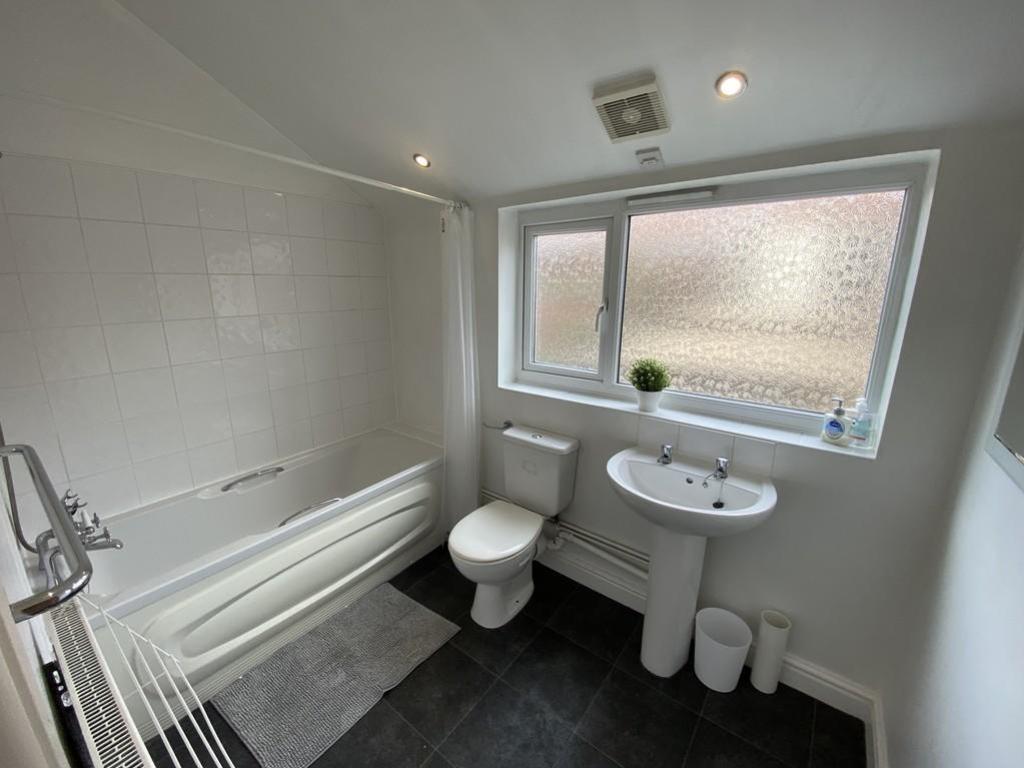 Ludlow Bathroom 1-2
