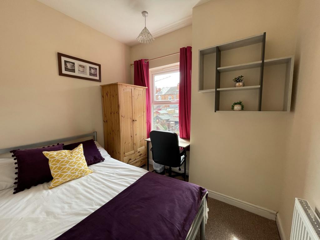 Ensuite Bedroom 4-1
