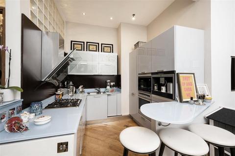 2 bedroom flat for sale, RUTLAND GATE, London, SW7