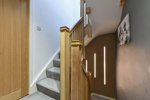 undefined, Queens Road, Sale M33