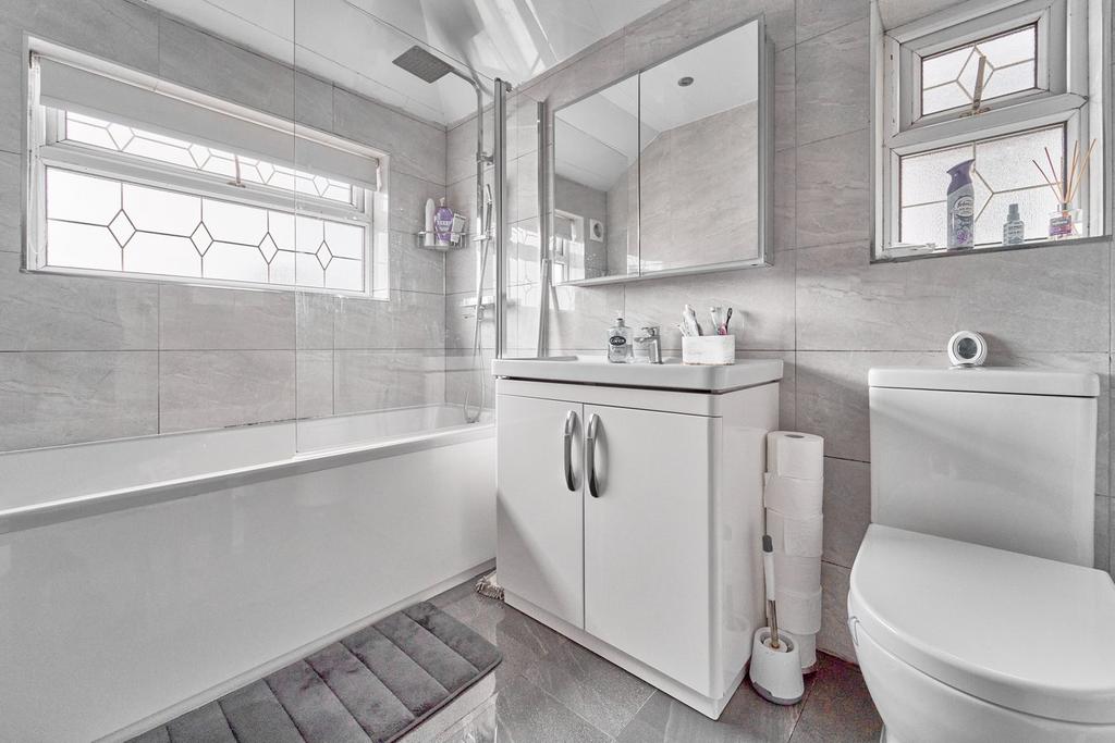 Family Bathroom Suite