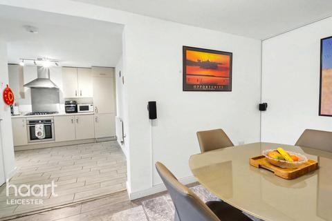 3 bedroom detached house for sale, Long Close, Leicester