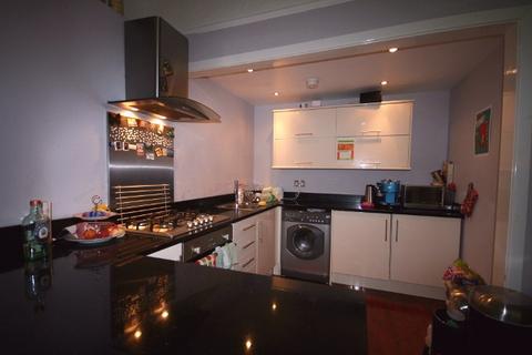 2 bedroom flat to rent, Otley Road, Leeds LS16