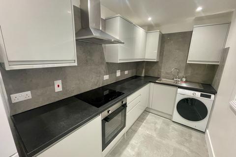 2 bedroom flat for sale, Rookery Way, London NW9