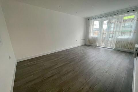 2 bedroom flat for sale, Rookery Way, London NW9