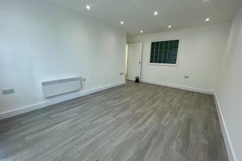 2 bedroom flat for sale, Rookery Way, London NW9