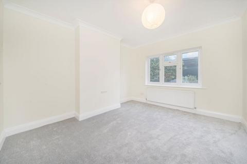 undefined, Springvale Avenue, Brentford TW8