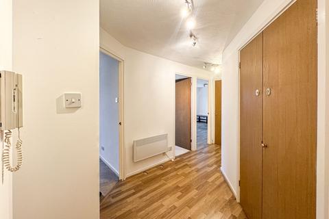 2 bedroom flat to rent, Moray Close, Arran Court, HA8