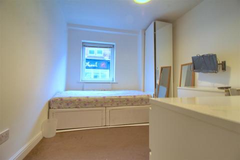 undefined, Room 2 In 39 Station Road, Sourth Gosforth