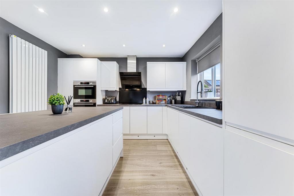 10 Newark Close23.jpg
