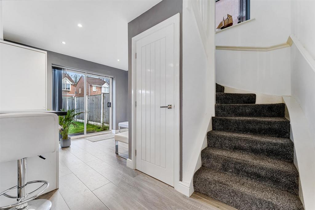 10 Newark Close19.jpg