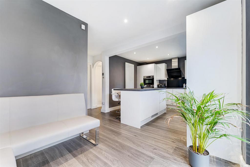 10 Newark Close17.jpg