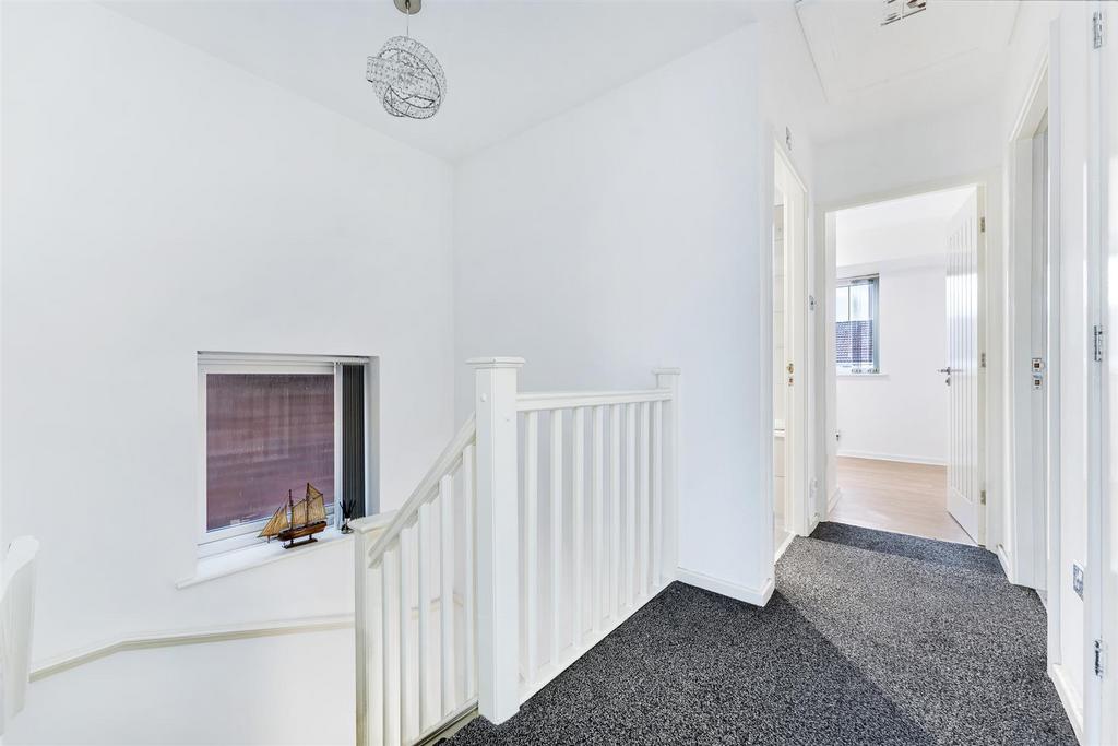 10 Newark Close3.jpg