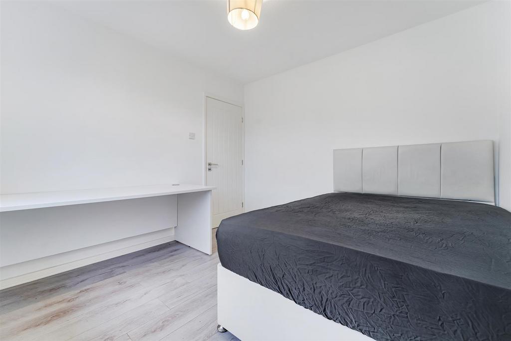 10 Newark Close5.jpg