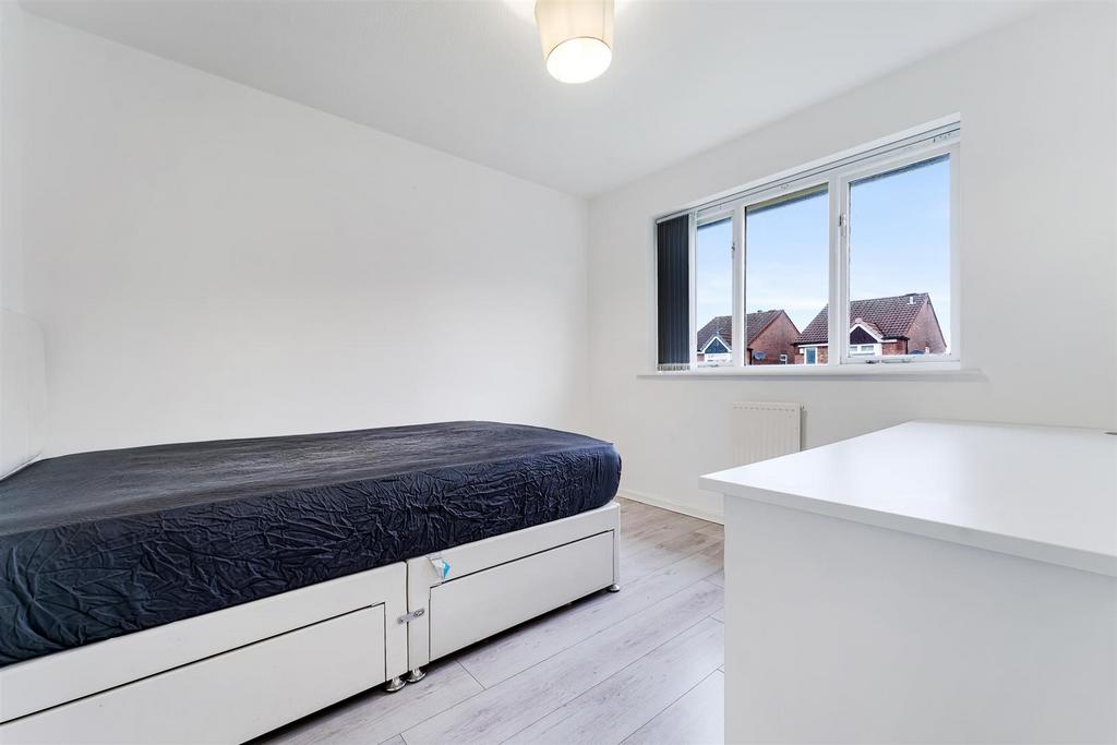 10 Newark Close4.jpg