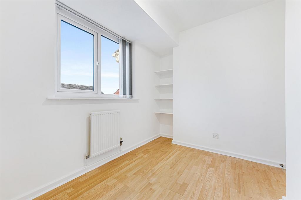 10 Newark Close9.jpg