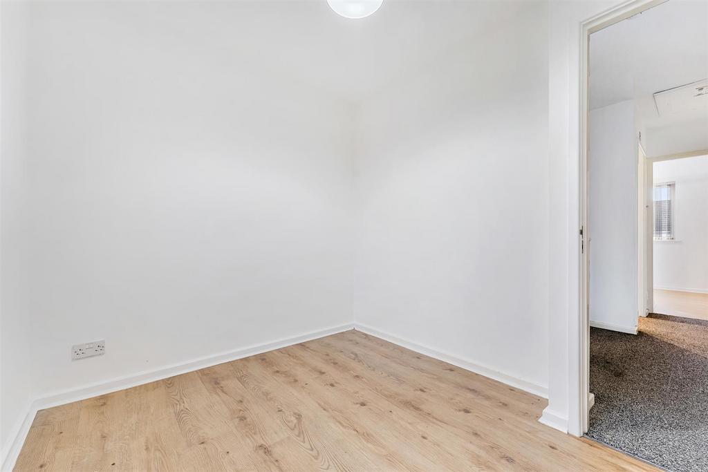 10 Newark Close2.jpg