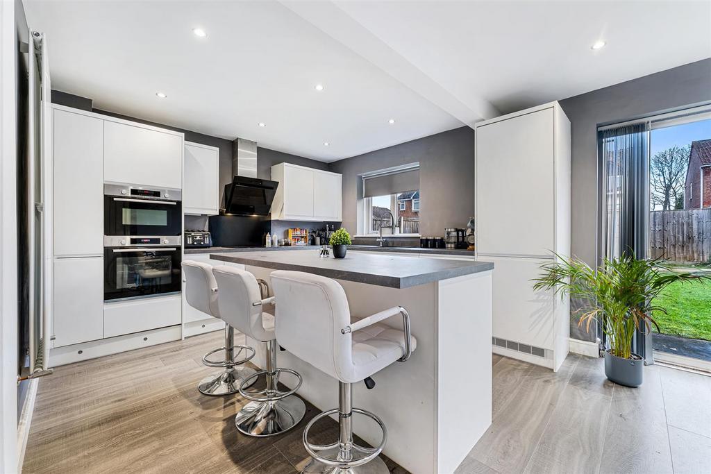 10 Newark Close20.jpg