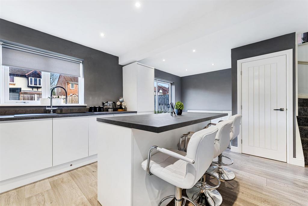 10 Newark Close25.jpg