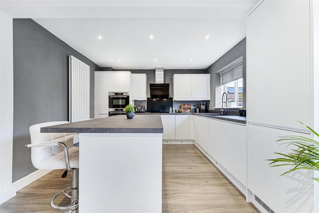 10 Newark Close22.jpg