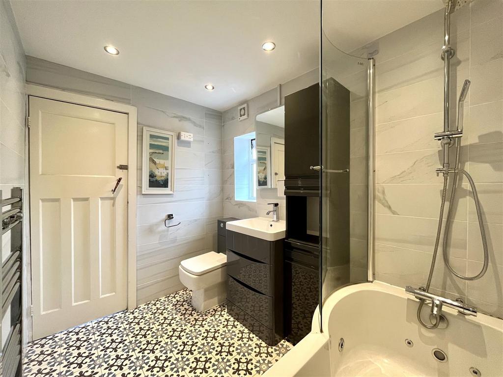 Bathroom Aspect 2