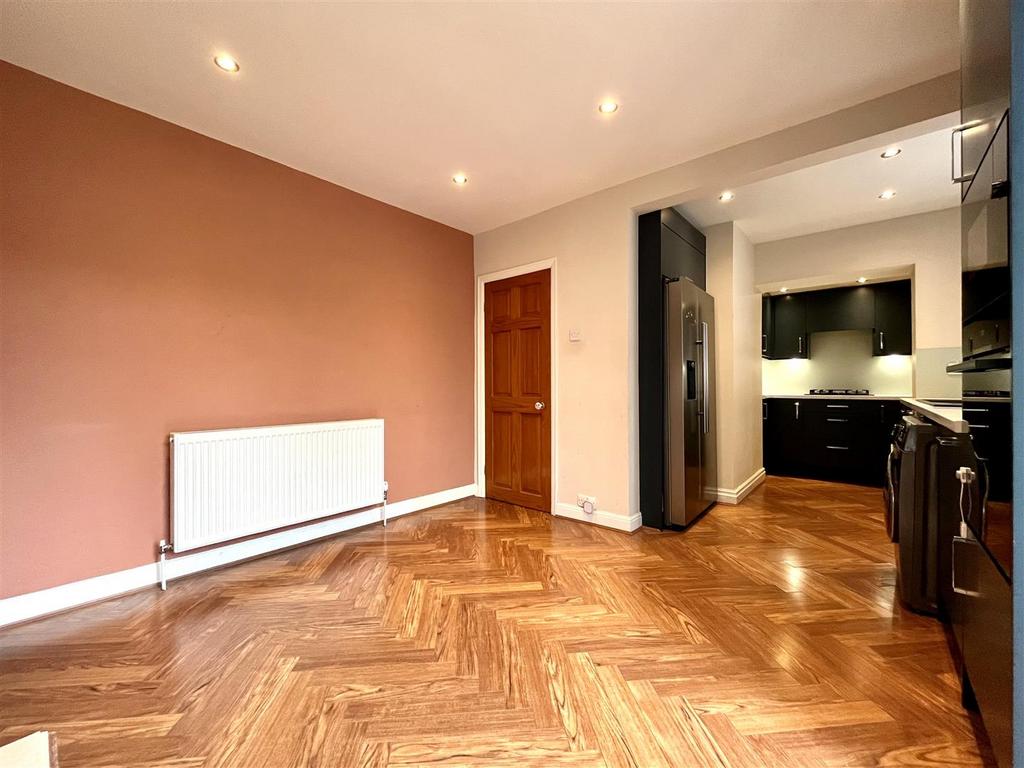 Dining Kitchen Aspect 3