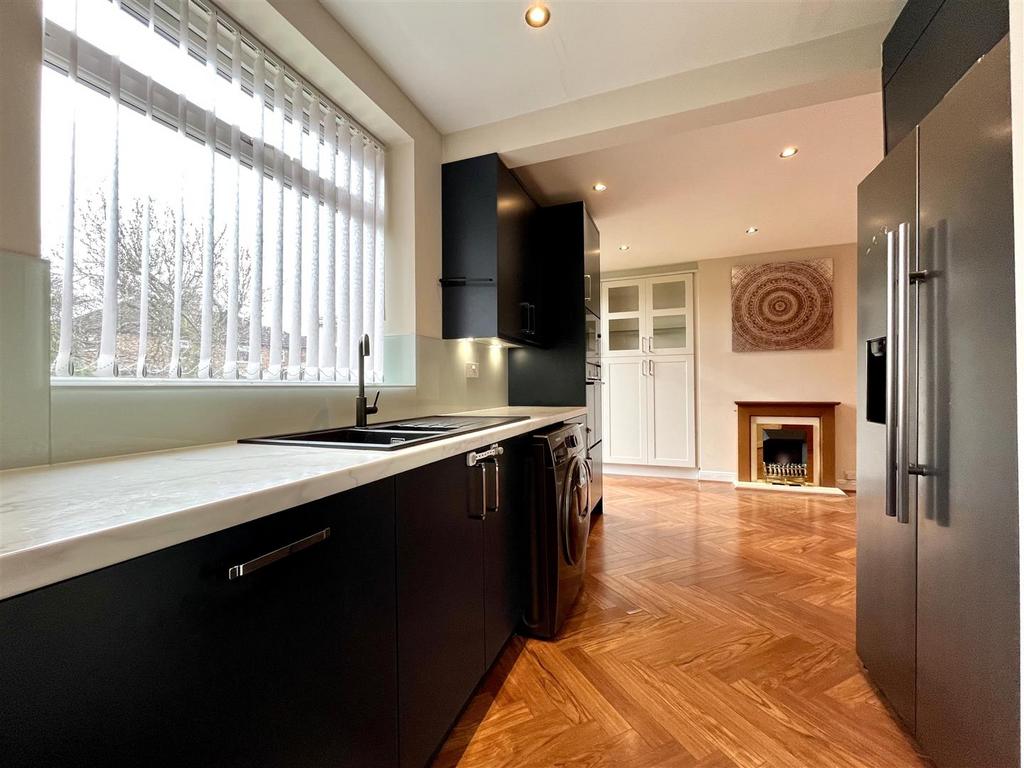 Kitchen Area Aspect 2