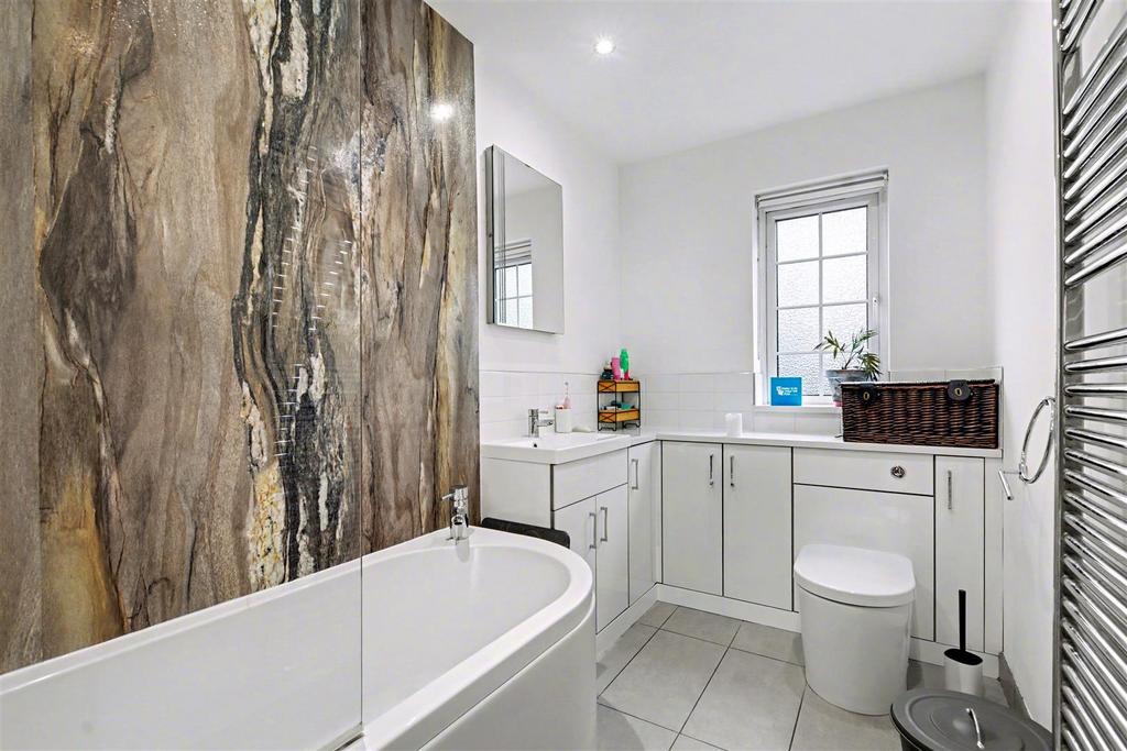 Bathroom 1.jpeg