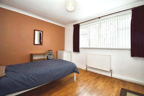 undefined, Holderness Road, Hull