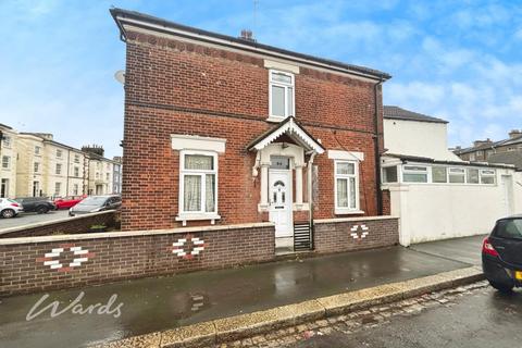 4 bedroom semi-detached house to rent, Pier Road Northfleet DA11